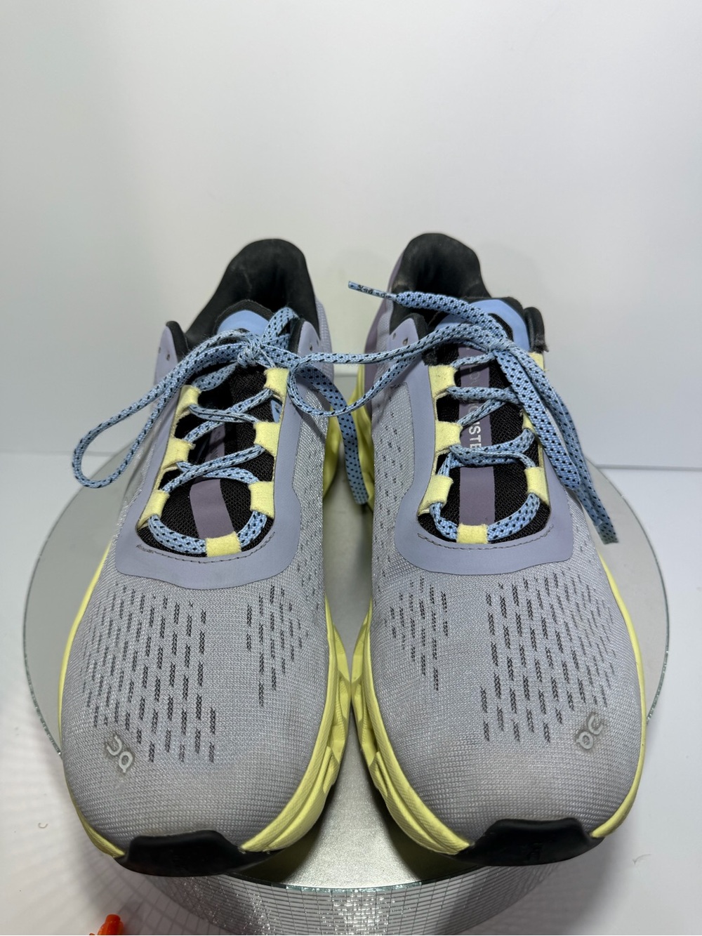 On Running Kids Grey and Yellow Lightweight Sneakers size 9.5 good condition